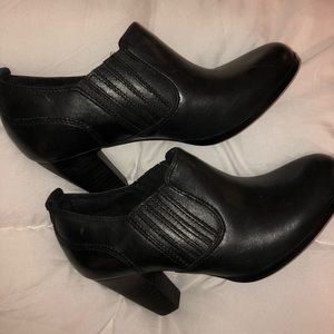 Clarks black booty heels